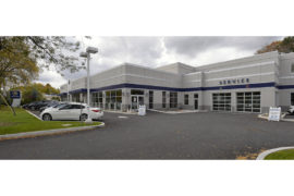 Curry-Acura---front-(wide-shot)